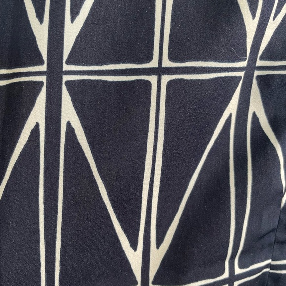 Contemporary Banana Republic top - Picture 4 of 6